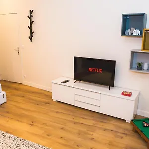 le-huppe-hypercentre-proche-bastille-wifi-illimite-netflix.hotels-rhonealpes.com/